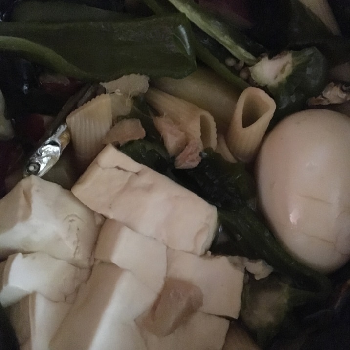 わかめとマカロニの野菜鍋